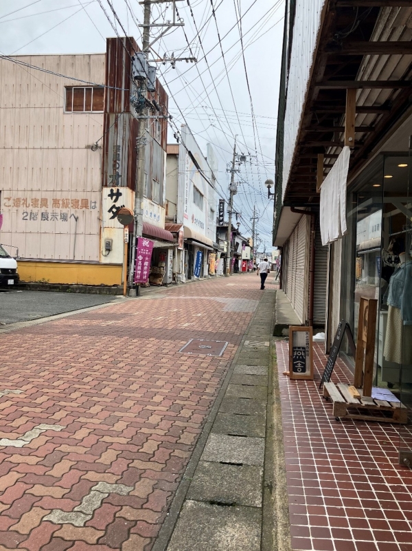 （写真：商店街）