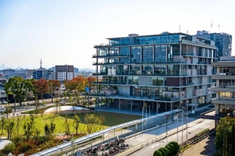 （写真：施設外観）